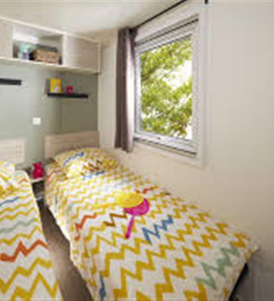 Chambre lits jumeaux mobil home Ouessant camping Les Embruns Camoël entre Arzal, La Roche Bernard et Pénestin sud Morbihan