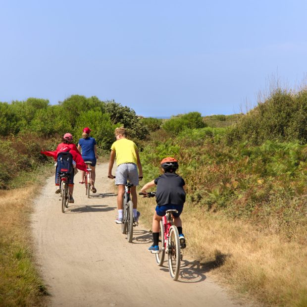 people riding bicyclein nature Yeu Island, France.WEB : http://www.a-curtet-photo.fr
FB : https://www.facebook.com/AurelienCurtetPhoto/
IG : https://www.instagram.com/aurelien_curtet/